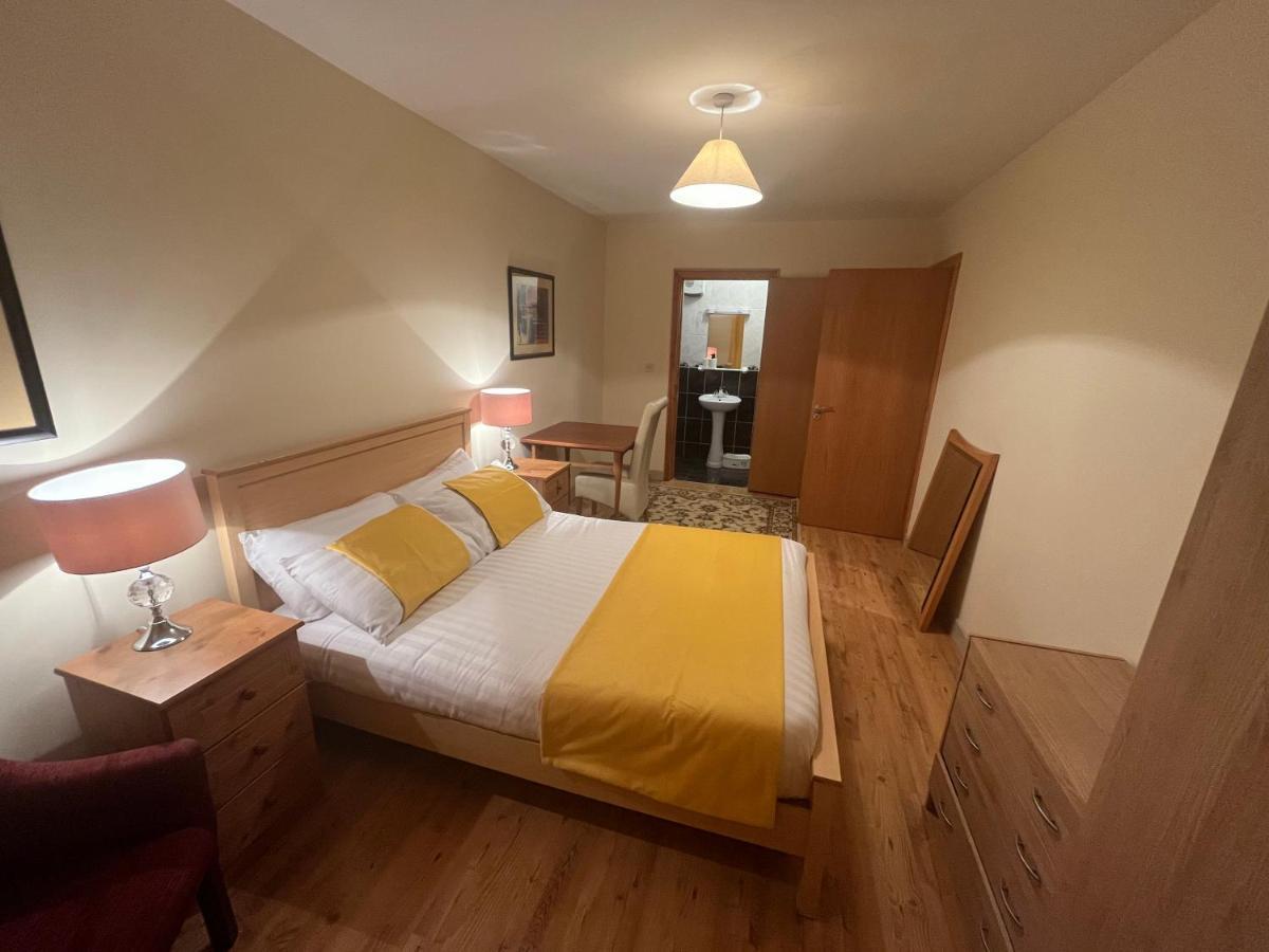 Elegant Rooms And Suites In Knock Knock  Eksteriør billede