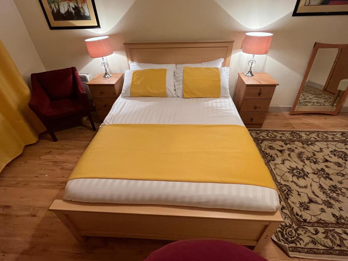 Elegant Rooms And Suites In Knock Knock  Eksteriør billede